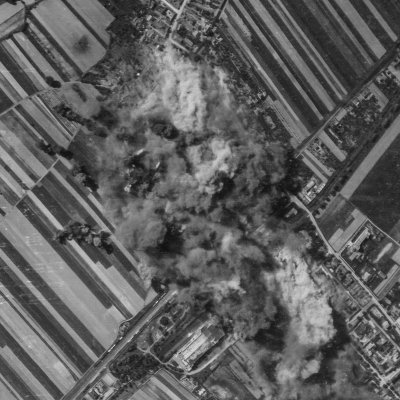 Pottendorf und Landegg in einer Staub- und Rauchwolke